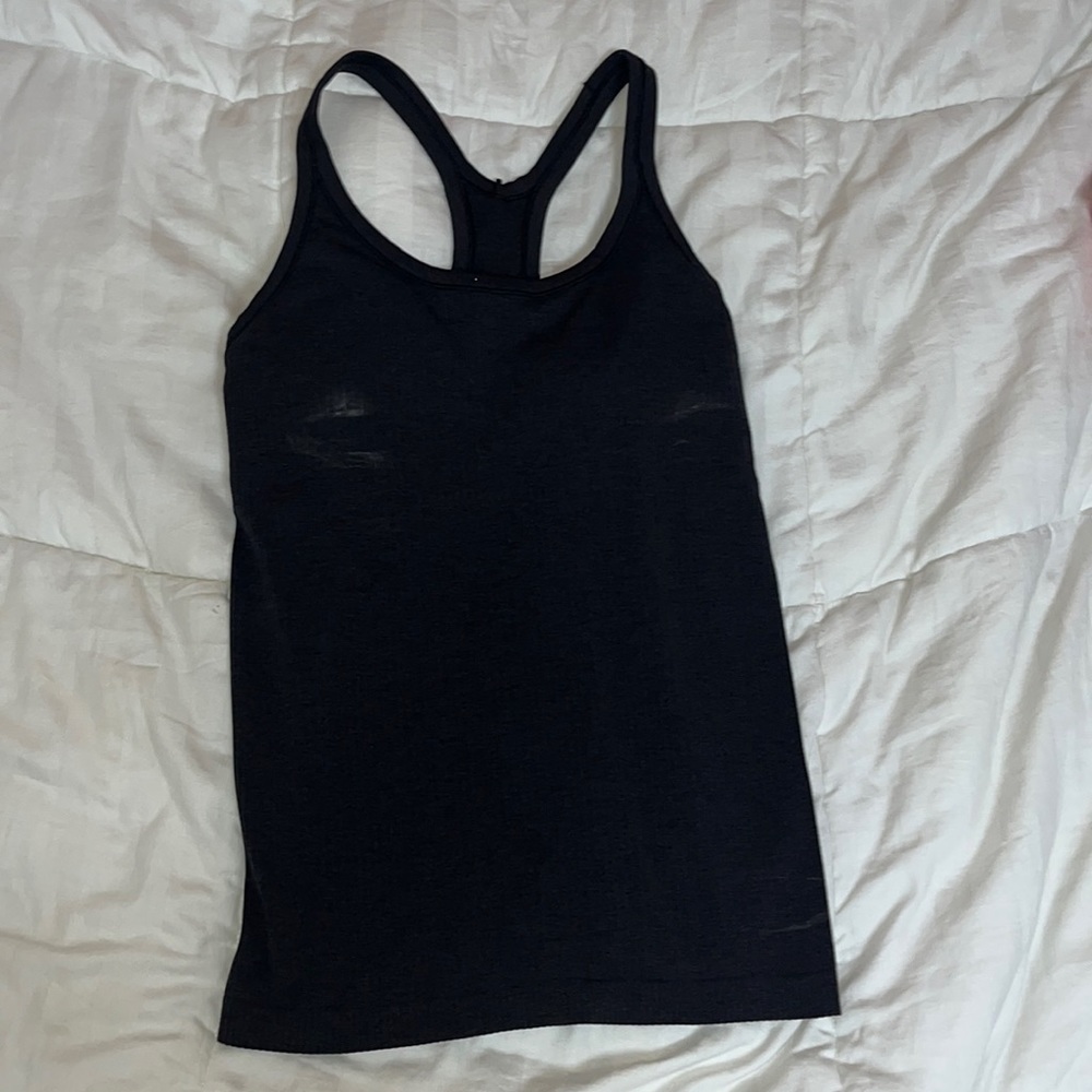 A Lululemon tank top color, black size 6